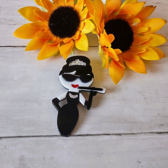New Audrey Hepburn "Holly Golightly" Acrylic 3-D Brooch/Pin Artsy, Elegant, Chic - Picture 1 of 4
